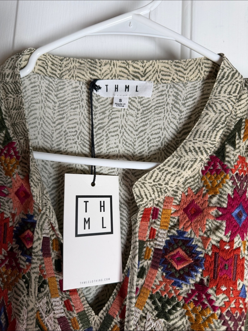 NWT Anthropologie THML Embroidered Boho Flutter Sleeve Blouse Size Small - Picture 5 of 8